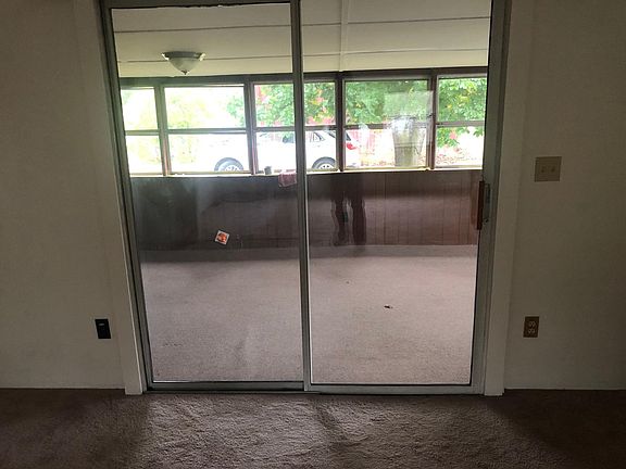 5th image of 5 Russell Dr