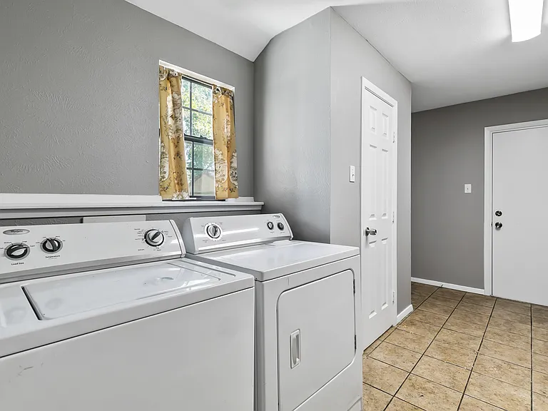 4206 Somerville Ave — Photo 10