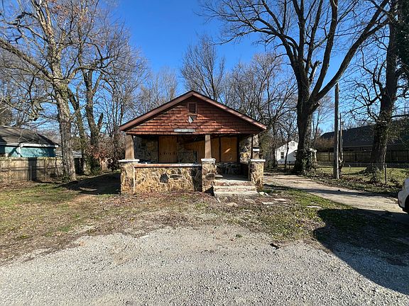 4th image of 2545 E Cherry Street