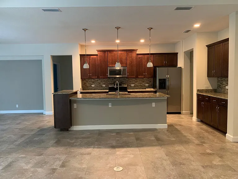 278 SW Silver Palm Dr — Photo 3
