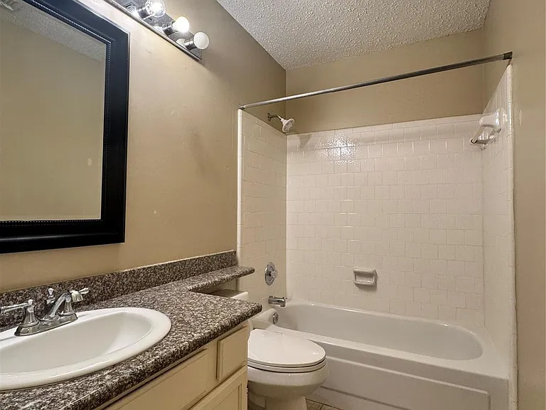 11 Cottage Grove Pl — Photo 31