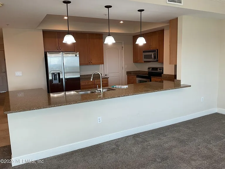 525 3rd St #503 — Photo 9
