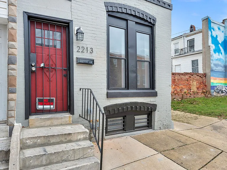 2213 E Madison St — Photo 26