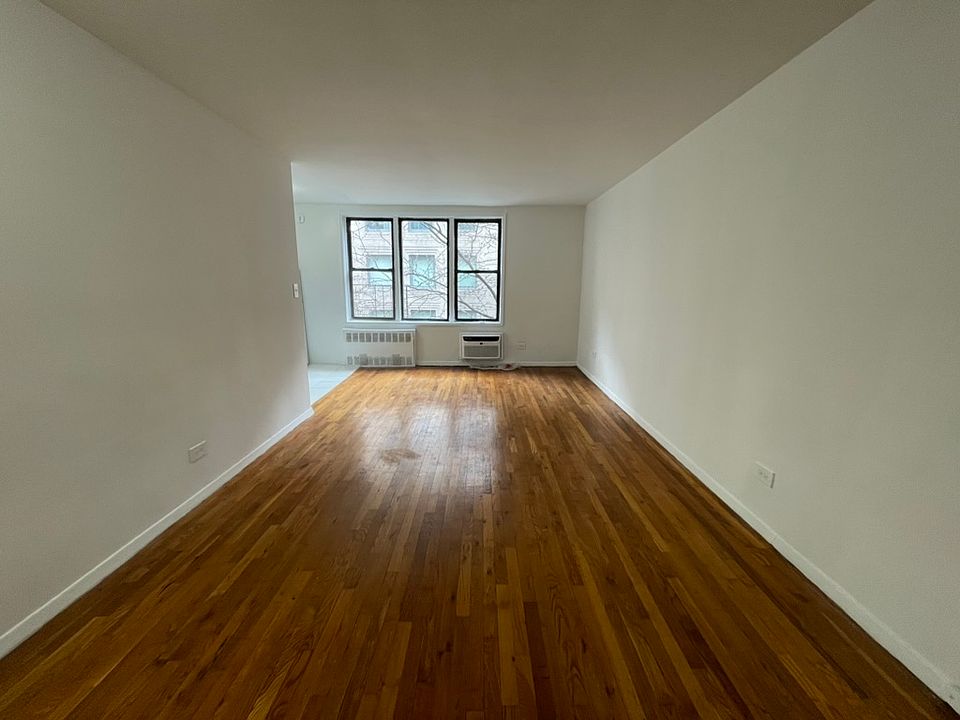 1st image of 27 E 13th St APT 4K