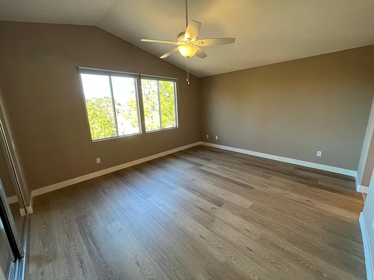 Spacious master bedroom with en-suite bath, walk in closet, and vaulted ceilings.