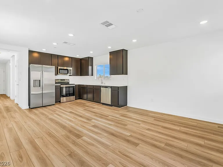 2204 Abraham Ave — Photo 7