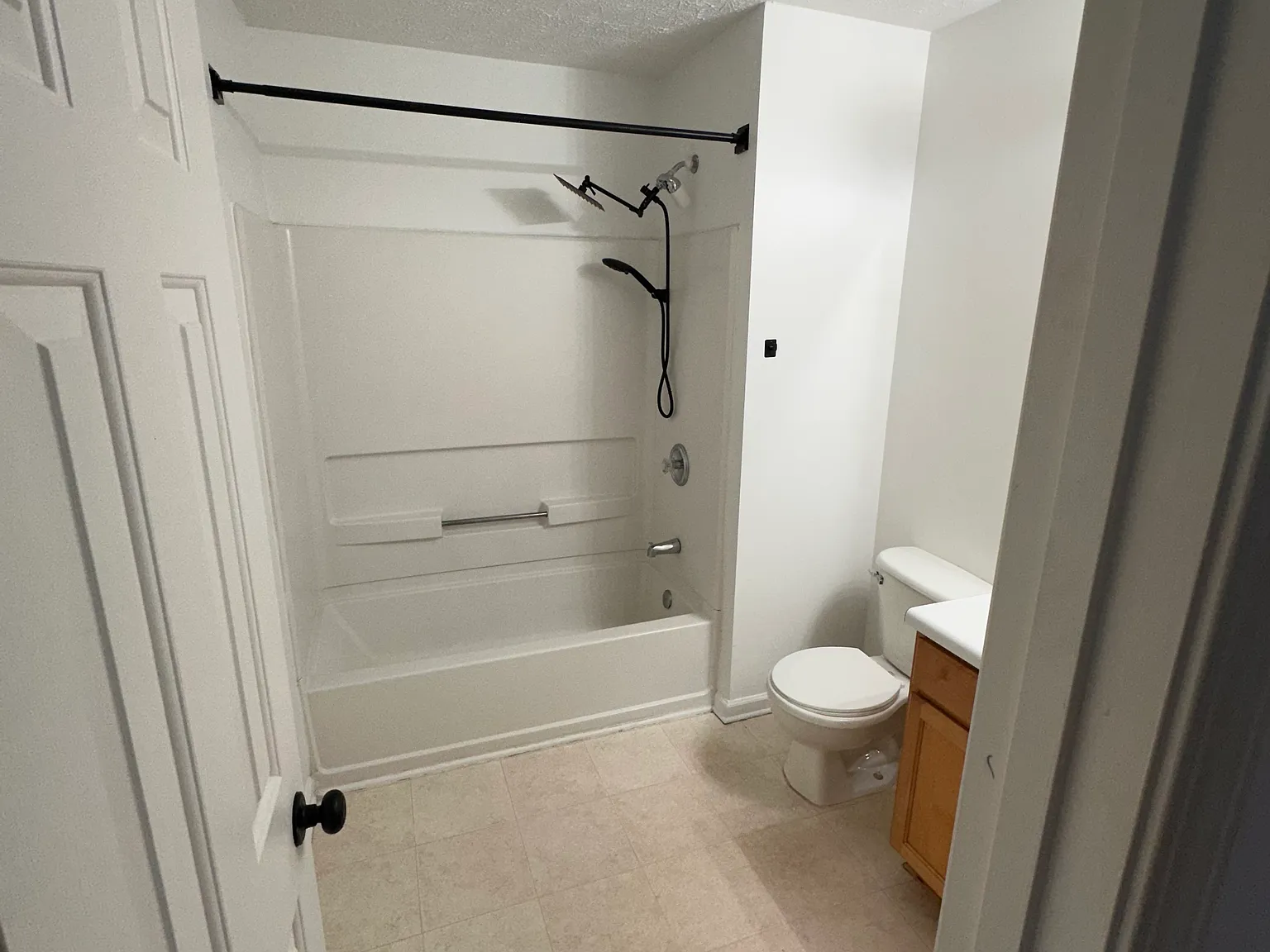2 bed, 2.5 bath, 1460 sqft, $2,050 — Photo 2
