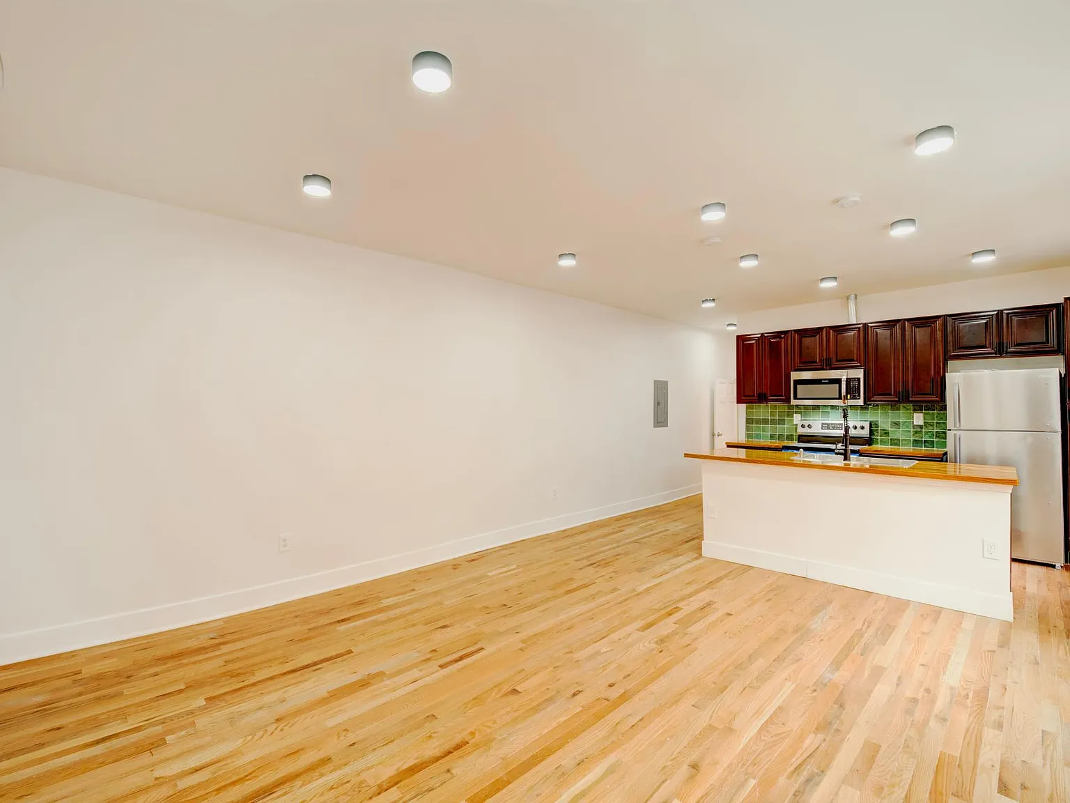 1 bed, 710 sqft, $1,049 — Photo 4