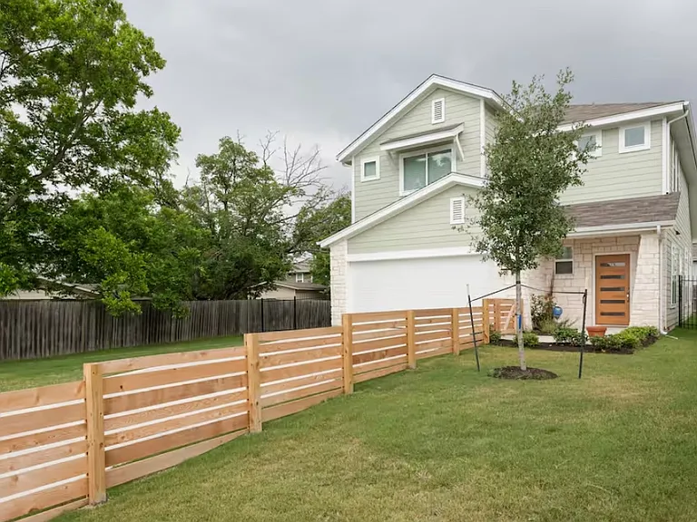 2209 Maxwell Ln — Photo 11