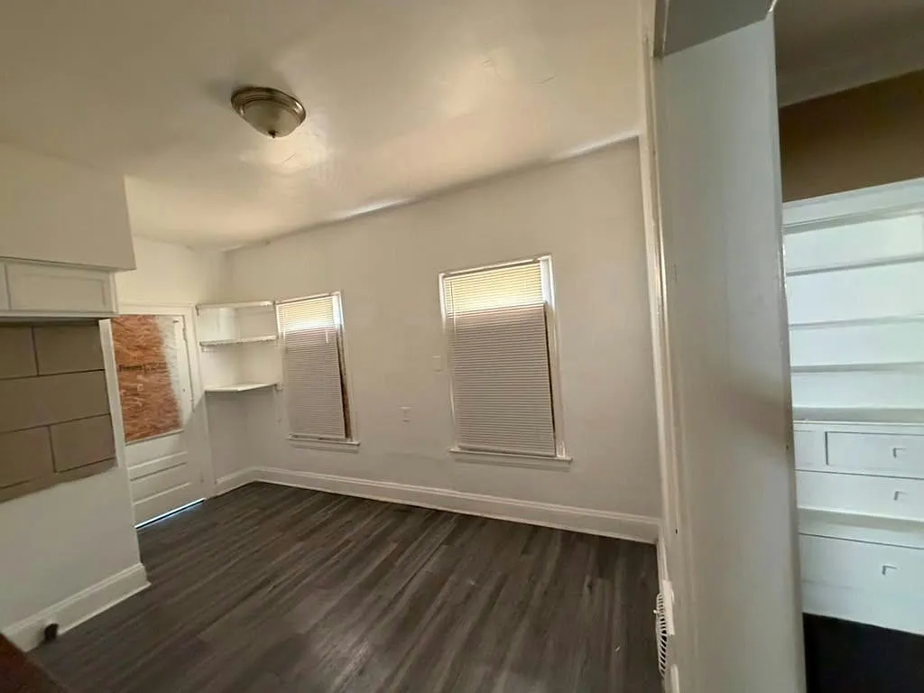 4 bed, 2422 sqft, $1,400 — Photo 3