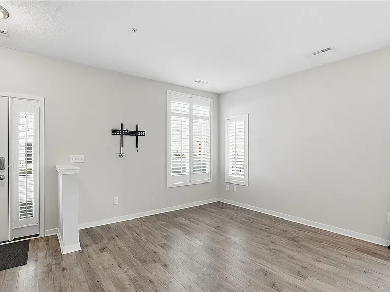 329 NE Otter Dr — Photo 16