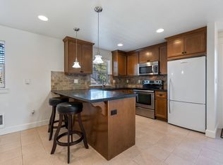 216 NE Tillamook St #B, Portland, OR 97212