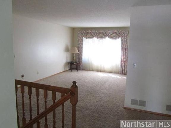 3rd image of 9521 Hillside Drive