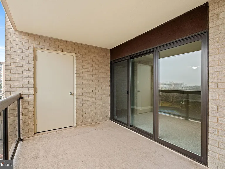 307 Yoakum Pkwy #703 — Photo 15