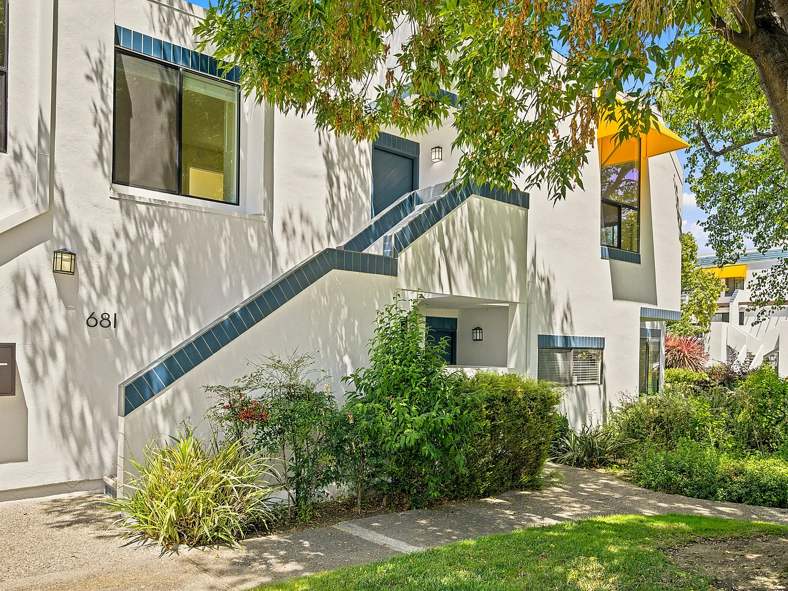 2 bed, 1358 sqft, $5,200 — Photo 1