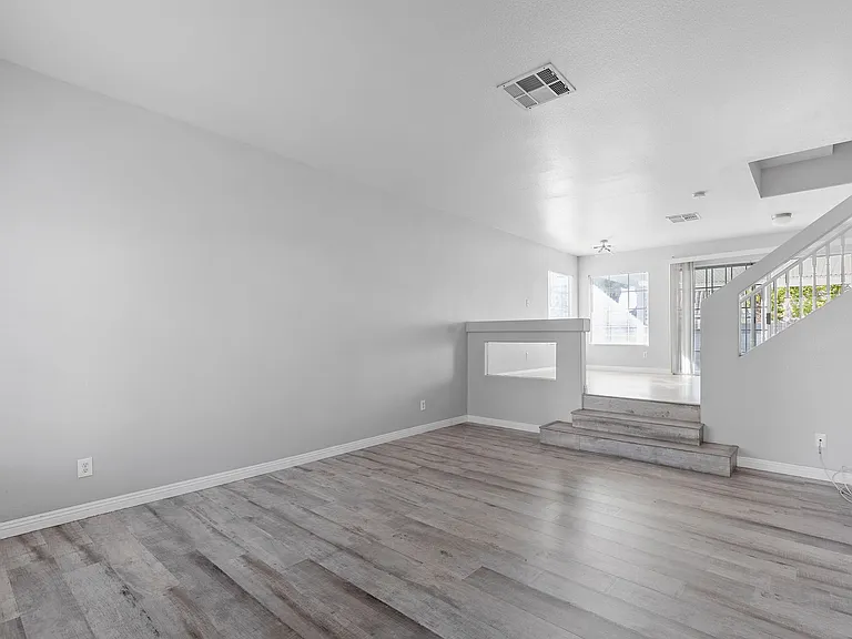 37 Fox Trace Ct — Photo 1