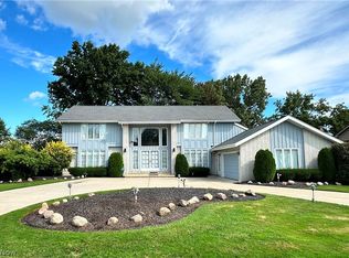 25235 Penshurst Dr, Beachwood, OH 44122