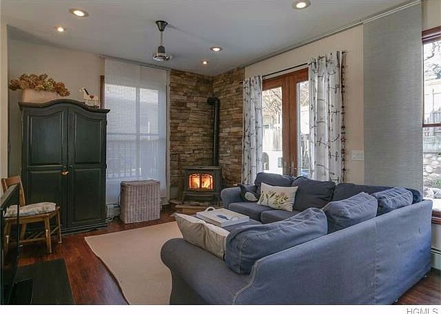 2nd image of 22 E Catherine St
