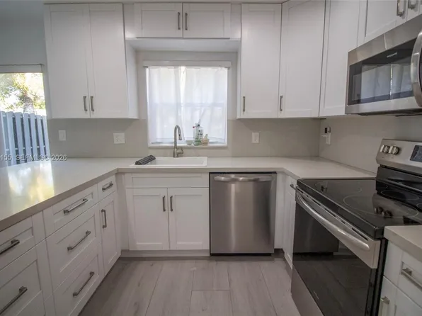 4844 Grapevine Way, Davie, FL 33331