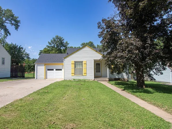 710 W Chestnut St, Junction City, KS 66441