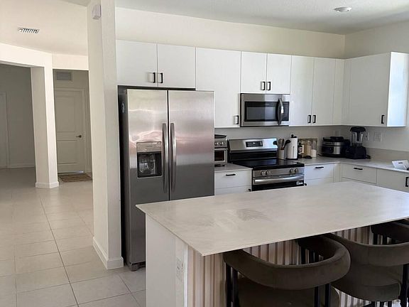 4th image of 2402 SE 30th Street