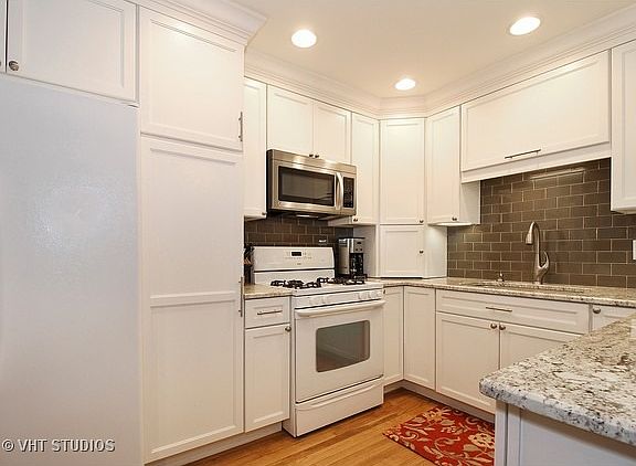 3rd image of 15561 S Frances Ln