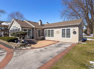 1705 Canal Shore Dr SW, Le Claire, IA 52753