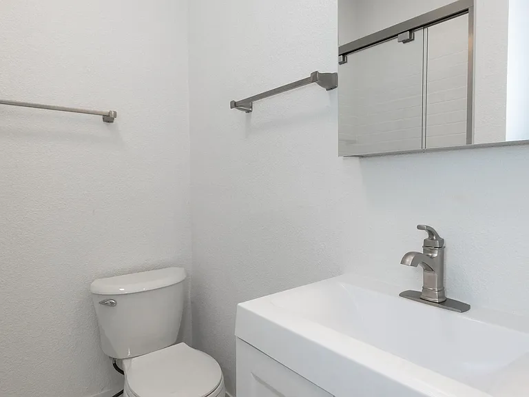 1027 Washington Street — Photo 6