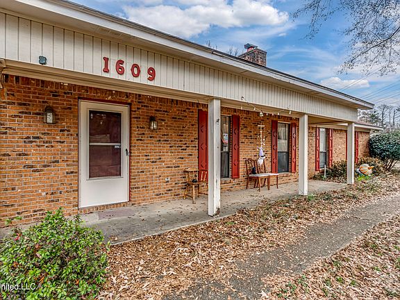 2nd image of 1609 Old Vicksburg Rd