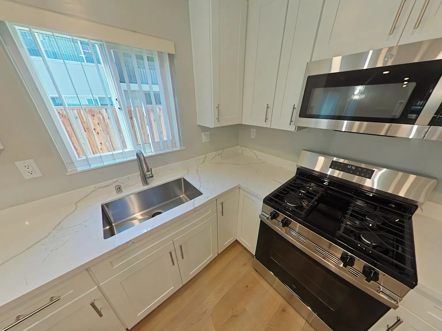 3 bed, 1400 sqft, $5,795 — Photo 2