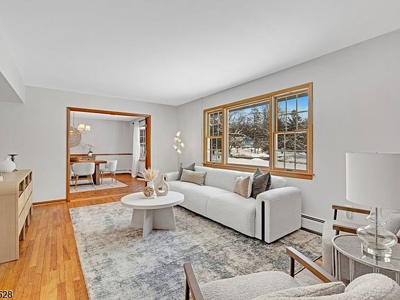 4th image of 52 Valleyview Rd