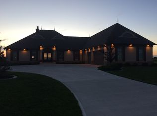 975 Greenmantle Dr, Troy, OH