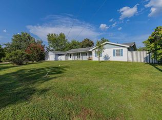 725 Summerhill Dr, Gassville, AR 72635
