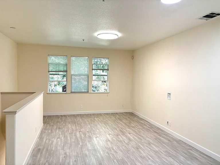 2211 Beech Cir — Photo 5
