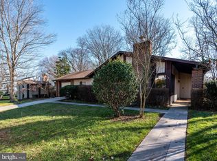 121 Hillsdale Dr, Sterling, VA 20164