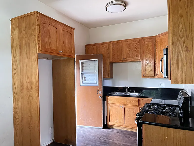110050 S Cloverdale Ave — Photo 9