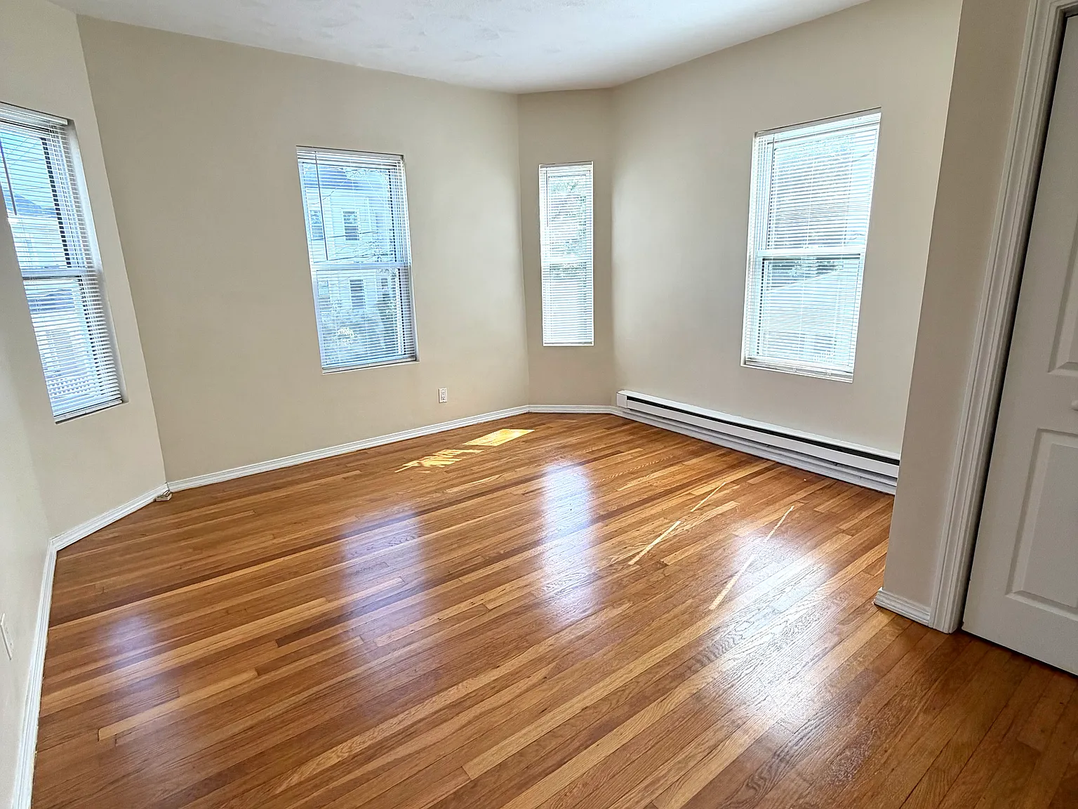 3 bed, $2,900 — Photo 2