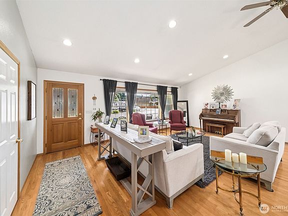 4th image of 381 Coal Avenue