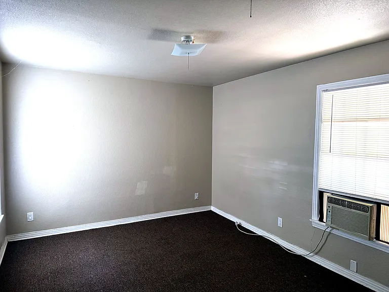 933 Carondolet Ct — Photo 8