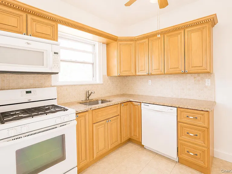 15 W Walnut St — Photo 16