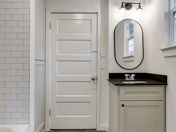 BATHROOM - JACK AND JILL STYLE WITH TUB
