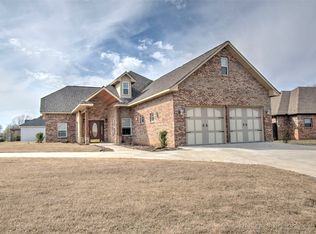 3725 Coventry Ln, Muskogee, OK 74403