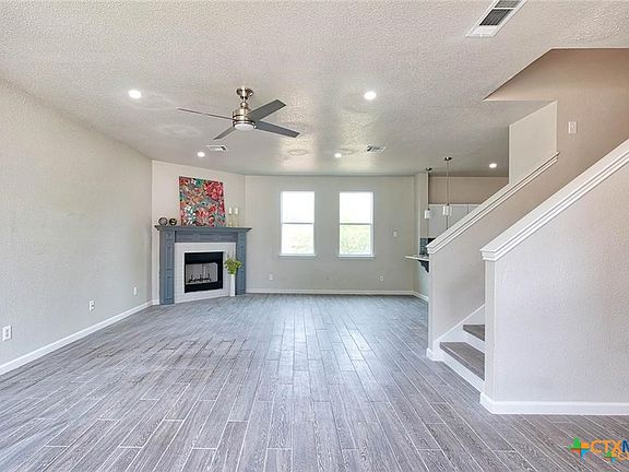 3rd image of 801 Margaret Lee St