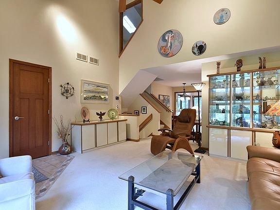 4th image of 804 N Ashbury Ave