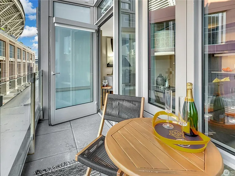 590 1st Ave S #512 — Photo 30