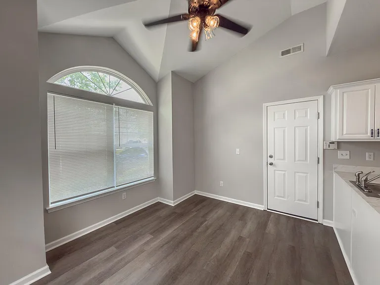 251 Grand Oaks Dr — Photo 13