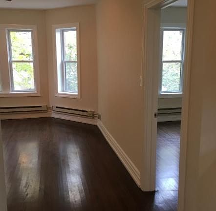 2nd image of 3827 N Greenview Ave #3W