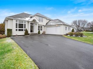 1 Graywood Dr, Lincoln, RI 02865