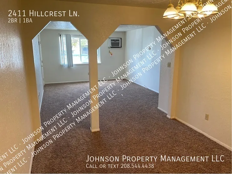 2411 Hillcrest Ln — Photo 5