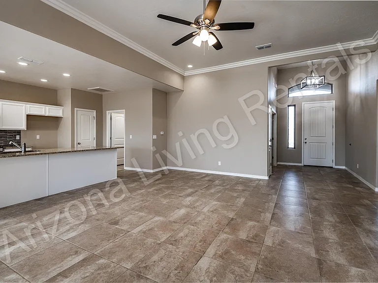 1726 E Aloe St — Photo 17